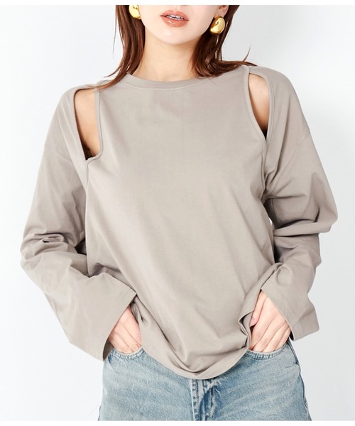 Settimissimo（セッティミッシモ）の「ショルダースリット デザイン ロングTシャツ ロンT（Tシャツ/カットソー・レディース・グレイッシュベージュ/ブラック/オフホワイト・FREE）」の3枚目の写真