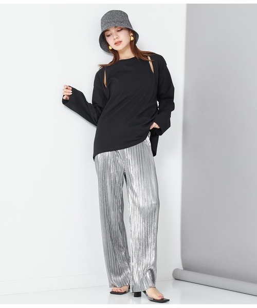 Settimissimo（セッティミッシモ）の「ショルダースリット デザイン ロングTシャツ ロンT（Tシャツ/カットソー・レディース・グレイッシュベージュ/ブラック/オフホワイト・FREE）」の15枚目の写真