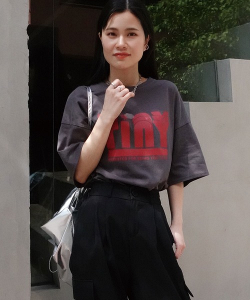 CORNERS（コーナーズ）の「TinyプリントTシャツ（Tシャツ/カットソー・レディース・オフホワイト/ピンク/ブルー/スミクロ/グレイッシュベージュ・FREE）」の17枚目の写真