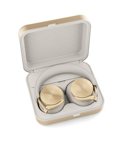 Bang & Olufsen(バングアンドオルフセン)の「Beoplay H95 Gold Tone(ヘッドフォン/イヤホン・メンズ・ゴールド系その他・FREE)」の4枚目の写真