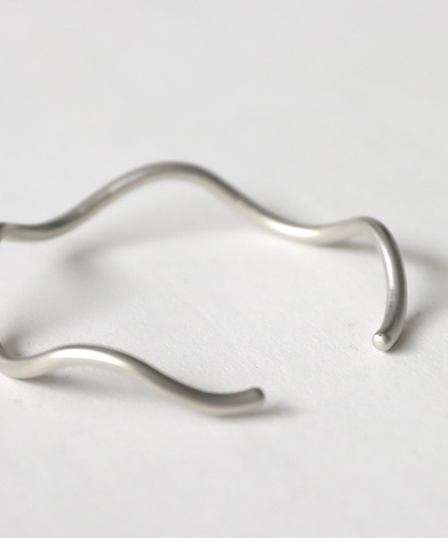 antiqua（アンティカ）の「曲線デザインバングル（バングル/リストバンド・レディース・シルバー/ゴールド・FREE）」の14枚目の写真