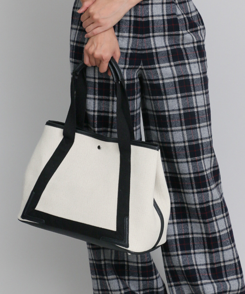 RODE SKO（ロデスコ）の「LIANA キャンバスコンビトート（トートバッグ・レディース・キャメル/ブラック/ホワイト・FREE）」の20枚目の写真