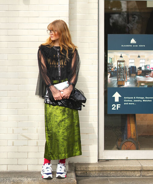 MIMIMEMETE(ミミメメット)の「シャイニー ナロースカート(スカート・レディース・シルバー/ブロンズ/グリーン・M)」の9枚目の写真