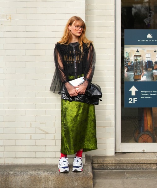 MIMIMEMETE(ミミメメット)の「シャイニー ナロースカート(スカート・レディース・シルバー/ブロンズ/グリーン・M)」の8枚目の写真