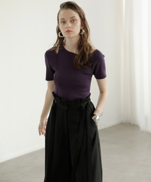 MIELI INVARIANT（ミエリインヴァリアント）の「Cut Open Off Shoulder Knit Tops（ニット/セーター・レディース・ライトベージュ/ブラック/パープル・FREE）」の3枚目の写真