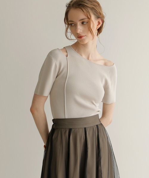 MIELI INVARIANT（ミエリインヴァリアント）の「Cut Open Off Shoulder Knit Tops（ニット/セーター・レディース・ライトベージュ/ブラック/パープル・FREE）」の21枚目の写真