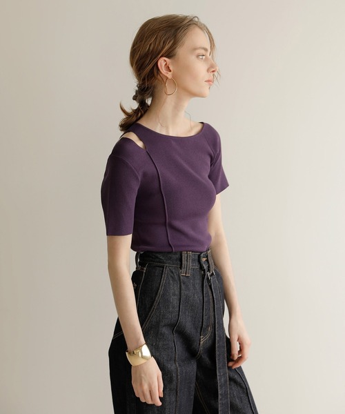MIELI INVARIANT（ミエリインヴァリアント）の「Cut Open Off Shoulder Knit Tops（ニット/セーター・レディース・ライトベージュ/ブラック/パープル・FREE）」の8枚目の写真