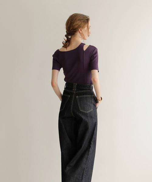 MIELI INVARIANT（ミエリインヴァリアント）の「Cut Open Off Shoulder Knit Tops（ニット/セーター・レディース・ライトベージュ/ブラック/パープル・FREE）」の9枚目の写真