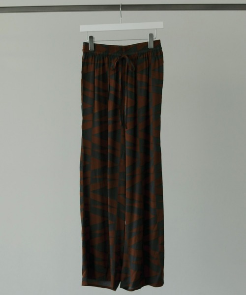 anuke(アンヌーク)の「Geometric Satin Pants(その他パンツ・レディース・アイボリー/レッド系その他・38inch/36inch)」の9枚目の写真