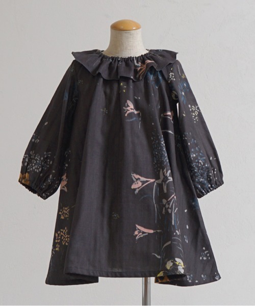 NAOMI ITO（ナオミイトウ）の「【NAOMI ITO（ナオミイトウ）】フリル襟ワンピース 80cm・90cm・100cm（ワンピース・キッズ・グレー/チャコールグレー・80ｃｍ/100cm/90cm）」の2枚目の写真