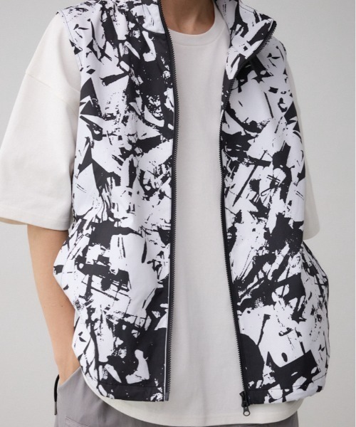 AZUL by moussy（アズールバイマウジー）の「サイドスリットスタンドカラ―ベスト（ベスト・メンズ・ブラック/ブラック系その他/グレー・FREE）」の3枚目の写真
