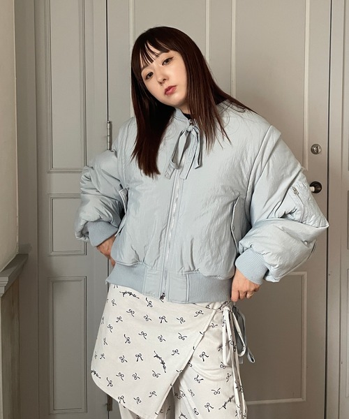 poiregnee(ポワニェ)の「2WAYボリュームリボンMA-1(MA-1・レディース・ライトブルー/オフホワイト・FREE)」の19枚目の写真