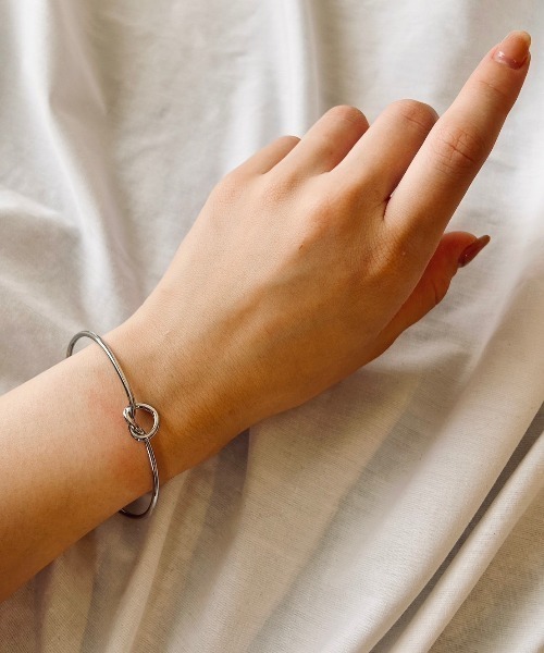 ciite'(シーテ)の「シャイニーノットブレス(バングル/リストバンド・レディース・シルバー/ゴールド・FREE)」の2枚目の写真