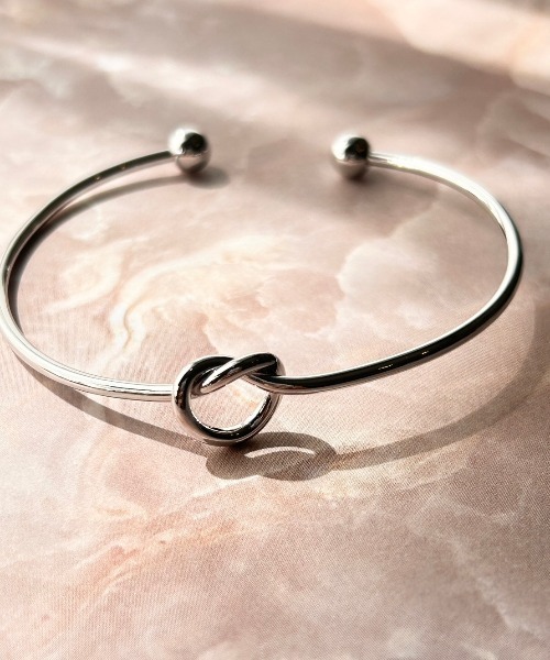 ciite'(シーテ)の「シャイニーノットブレス(バングル/リストバンド・レディース・シルバー/ゴールド・FREE)」の4枚目の写真