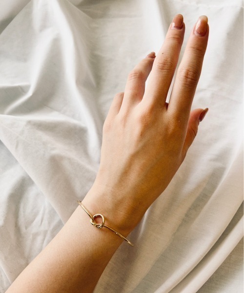ciite'(シーテ)の「シャイニーノットブレス(バングル/リストバンド・レディース・シルバー/ゴールド・FREE)」の9枚目の写真