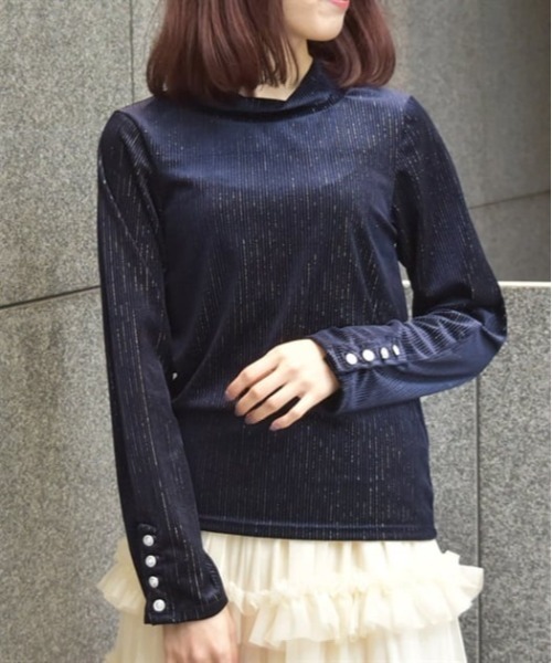 axes femme(アクシーズファム)の「袖連ボタンラメベロアリブプルオーバー(Tシャツ/カットソー・レディース・ダークブラウン/ネイビー/ワイン・FREE)」の2枚目の写真