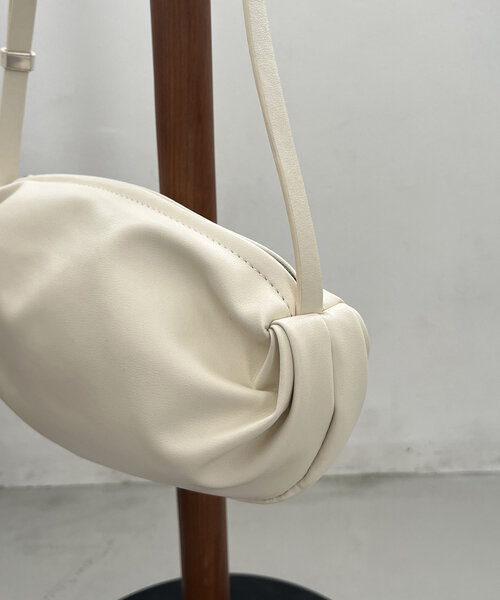 CAPRICIEUX LE'MAGE（カプリシューレマージュ）の「ギャザービーンズショルダーバッグ（ショルダーバッグ・レディース・アイボリー/ブラック/キャメル・FREE）」の6枚目の写真