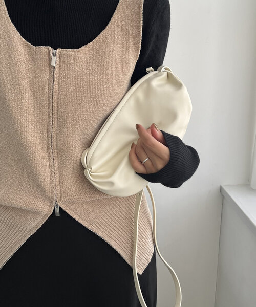 CAPRICIEUX LE'MAGE（カプリシューレマージュ）の「ギャザービーンズショルダーバッグ（ショルダーバッグ・レディース・アイボリー/ブラック/キャメル・FREE）」の10枚目の写真