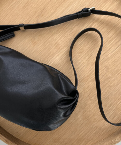 CAPRICIEUX LE'MAGE（カプリシューレマージュ）の「ギャザービーンズショルダーバッグ（ショルダーバッグ・レディース・アイボリー/ブラック/キャメル・FREE）」の9枚目の写真