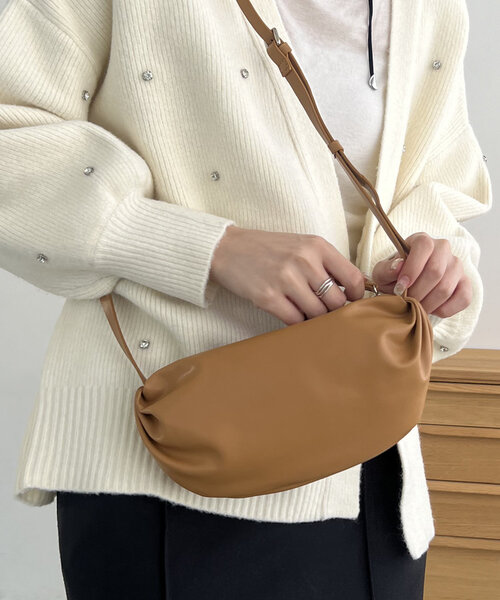 CAPRICIEUX LE'MAGE（カプリシューレマージュ）の「ギャザービーンズショルダーバッグ（ショルダーバッグ・レディース・アイボリー/ブラック/キャメル・FREE）」の19枚目の写真