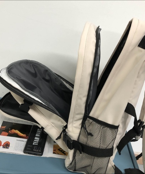 Teem Store(チームストア)の「【ユニセックス】【動画あり/A4対応◎/PC収納◎】【全6ポケット/大容量】大容量フロントメッシュポケットバックパック リュック 新生活 通勤通学(バックパック/リュック・レディース・ブラック/ホワイト・F)」の6枚目の写真