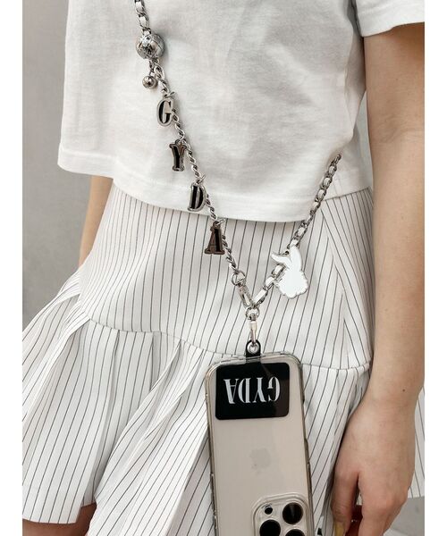 GYDA（ジェイダ）の「GYDA original charmスマホショルダー（スマホケース/カバー・レディース・ブラック/オフホワイト/ピンク・FREE）」の4枚目の写真