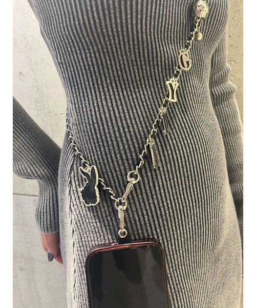 GYDA（ジェイダ）の「GYDA original charmスマホショルダー（スマホケース/カバー・レディース・ブラック/オフホワイト/ピンク・FREE）」の7枚目の写真