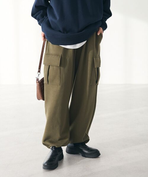 CRAFT STANDARD BOUTIQUE（クラフトスタンダードブティック）の「裏起毛カーゴパンツ（スウェットパンツ・レディース・ブラック/カーキ/アイボリー・M/L）」の4枚目の写真