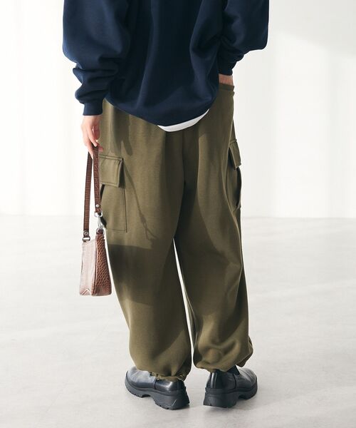 CRAFT STANDARD BOUTIQUE（クラフトスタンダードブティック）の「裏起毛カーゴパンツ（スウェットパンツ・レディース・ブラック/カーキ/アイボリー・M/L）」の7枚目の写真
