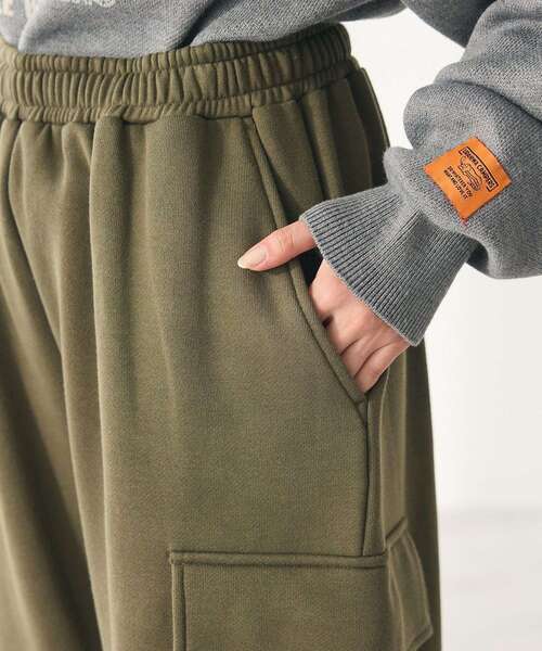 CRAFT STANDARD BOUTIQUE（クラフトスタンダードブティック）の「裏起毛カーゴパンツ（スウェットパンツ・レディース・ブラック/カーキ/アイボリー・M/L）」の14枚目の写真