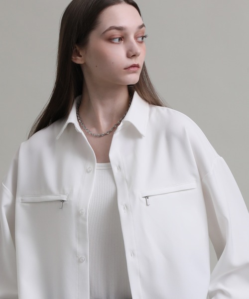 ELLUV(エルブ)の「【ELLUV/エルヴ】ドレープクロス ジップギミックショート丈シャツ(シャツ/ブラウス・メンズ・ダークグレー/ブラック/ホワイト・L/M/S)」の21枚目の写真