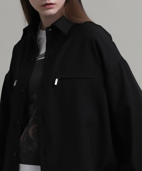 ELLUV(エルブ)の「【ELLUV/エルヴ】ドレープクロス ジップギミックショート丈シャツ(シャツ/ブラウス・メンズ・ダークグレー/ブラック/ホワイト・L/M/S)」の7枚目の写真