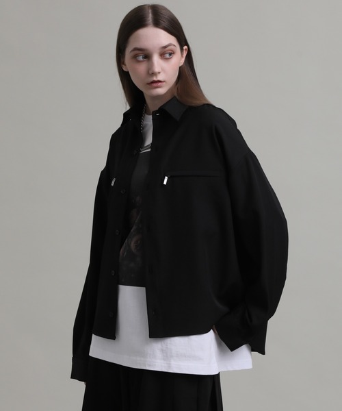 ELLUV(エルブ)の「【ELLUV/エルヴ】ドレープクロス ジップギミックショート丈シャツ(シャツ/ブラウス・メンズ・ダークグレー/ブラック/ホワイト・L/M/S)」の13枚目の写真