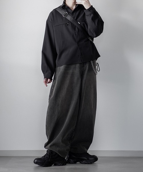 【新品】LEADブラックショート丈トップス カットアウト Tシャツ クロップド丈 クルーネック ロンT