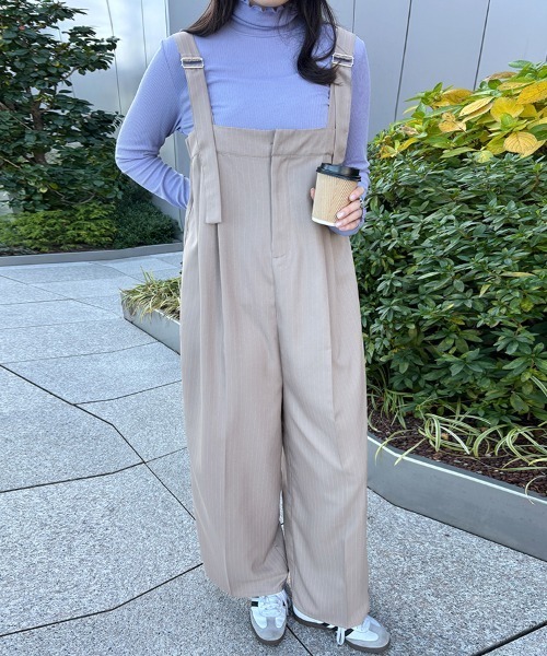 Doux Belle（ドゥーベル）の「ストライプ柄ワイドパンツサロペット（サロペット/オーバーオール・レディース・チャコールグレー/ネイビー/ブラック/グレイッシュベージュ・MEDIUM）」の4枚目の写真