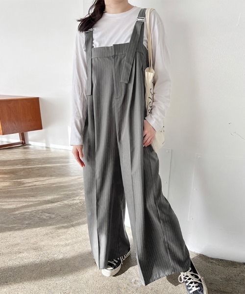 Doux Belle（ドゥーベル）の「ストライプ柄ワイドパンツサロペット（サロペット/オーバーオール・レディース・チャコールグレー/ネイビー/ブラック/グレイッシュベージュ・MEDIUM）」の5枚目の写真