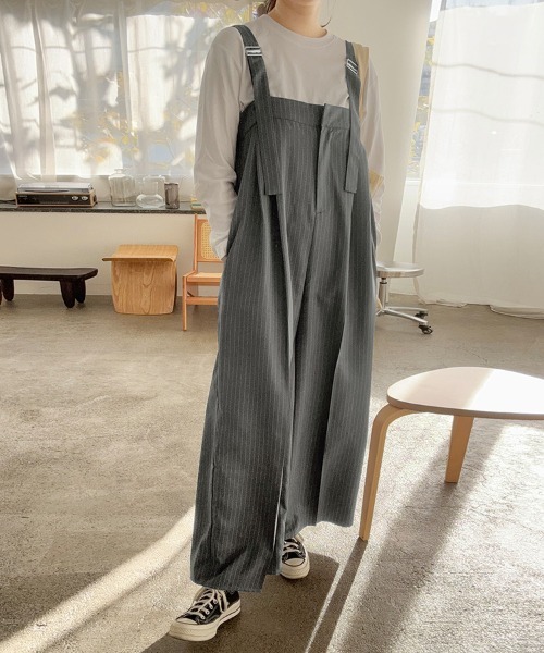 Doux Belle（ドゥーベル）の「ストライプ柄ワイドパンツサロペット（サロペット/オーバーオール・レディース・チャコールグレー/ネイビー/ブラック/グレイッシュベージュ・MEDIUM）」の6枚目の写真