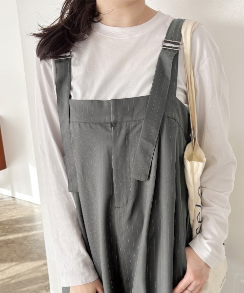 Doux Belle（ドゥーベル）の「ストライプ柄ワイドパンツサロペット（サロペット/オーバーオール・レディース・チャコールグレー/ネイビー/ブラック/グレイッシュベージュ・MEDIUM）」の9枚目の写真
