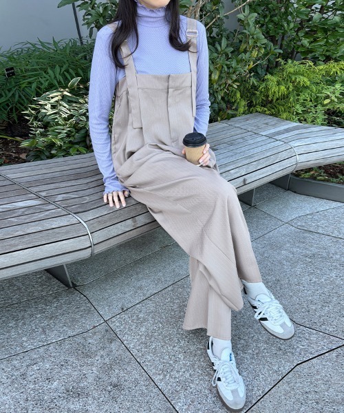 Doux Belle（ドゥーベル）の「ストライプ柄ワイドパンツサロペット（サロペット/オーバーオール・レディース・チャコールグレー/ネイビー/ブラック/グレイッシュベージュ・MEDIUM）」の11枚目の写真