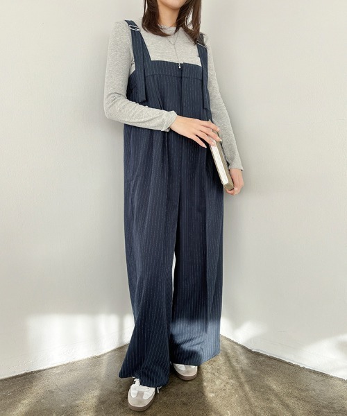 Doux Belle（ドゥーベル）の「ストライプ柄ワイドパンツサロペット（サロペット/オーバーオール・レディース・チャコールグレー/ネイビー/ブラック/グレイッシュベージュ・MEDIUM）」の16枚目の写真