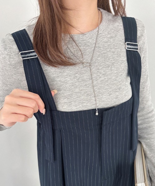 Doux Belle（ドゥーベル）の「ストライプ柄ワイドパンツサロペット（サロペット/オーバーオール・レディース・チャコールグレー/ネイビー/ブラック/グレイッシュベージュ・MEDIUM）」の17枚目の写真