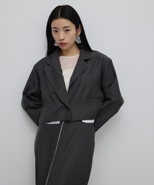 AIC.（エーアイシー）の「カットオフデザインショートジャケット（テーラードジャケット・レディース・グレー/イエロー・FREE）」の4枚目の写真