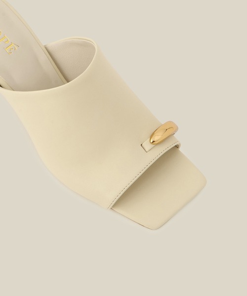 ROPE'（ロペ）の「メタルポイントミュールサンダル/サムリングサンダル（サンダル・レディース・ブラック/ベージュ・36.5/37.5/35.5）」の7枚目の写真