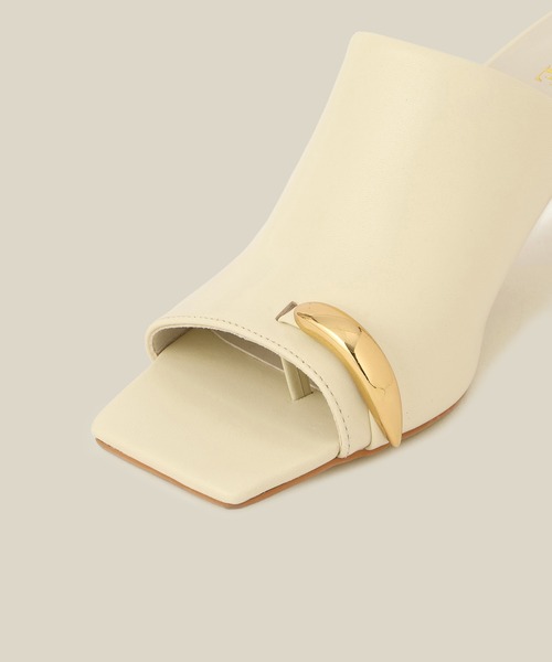 ROPE'（ロペ）の「メタルポイントミュールサンダル/サムリングサンダル（サンダル・レディース・ブラック/ベージュ・36.5/37.5/35.5）」の8枚目の写真