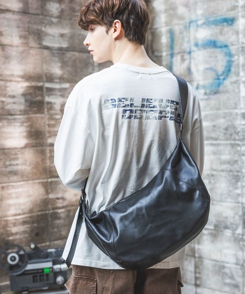 PBLIM（ページボーイリム）の「《UNISEX》ビッグハーフムーンバッグ（ショルダーバッグ・レディース・アイボリー/ブラック・FREE）」の8枚目の写真