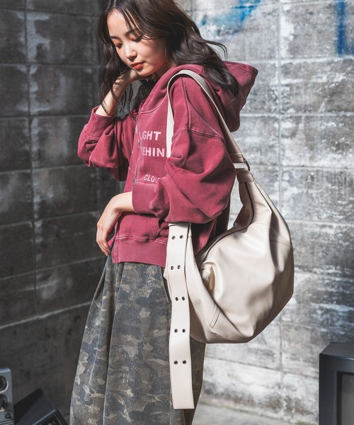 PBLIM（ページボーイリム）の「《UNISEX》ビッグハーフムーンバッグ（ショルダーバッグ・レディース・アイボリー/ブラック・FREE）」の12枚目の写真