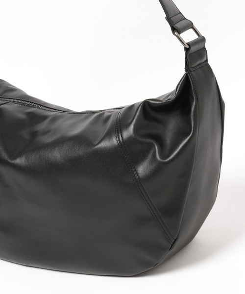 PBLIM（ページボーイリム）の「《UNISEX》ビッグハーフムーンバッグ（ショルダーバッグ・レディース・アイボリー/ブラック・FREE）」の18枚目の写真