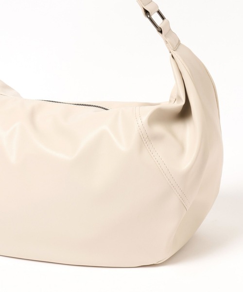 PBLIM（ページボーイリム）の「《UNISEX》ビッグハーフムーンバッグ（ショルダーバッグ・レディース・アイボリー/ブラック・FREE）」の19枚目の写真