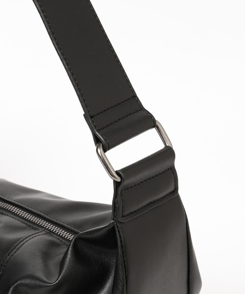 PBLIM（ページボーイリム）の「《UNISEX》ビッグハーフムーンバッグ（ショルダーバッグ・レディース・アイボリー/ブラック・FREE）」の22枚目の写真