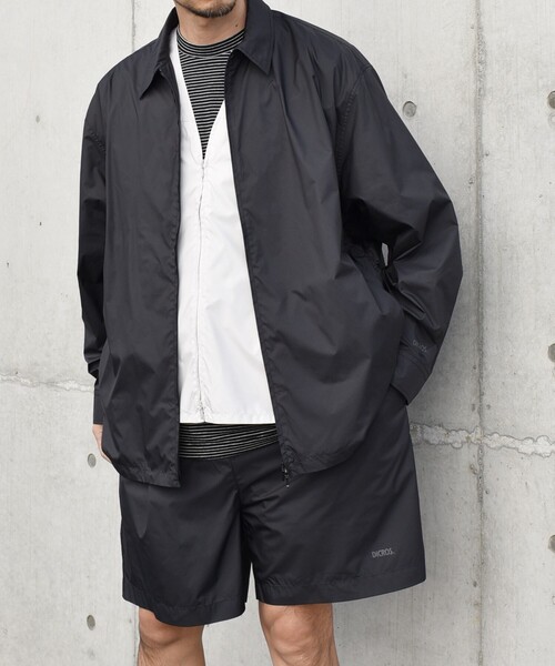 SHIPS any(シップス エニィ)の「SHIPS any:〈撥水加工〉DICROS スピンドル ジップ シャツ(セットアップ対応)◇(シャツ/ブラウス・メンズ・ナチュラル/ダークグレー/ブラック・LARGE/MEDIUM)」の2枚目の写真